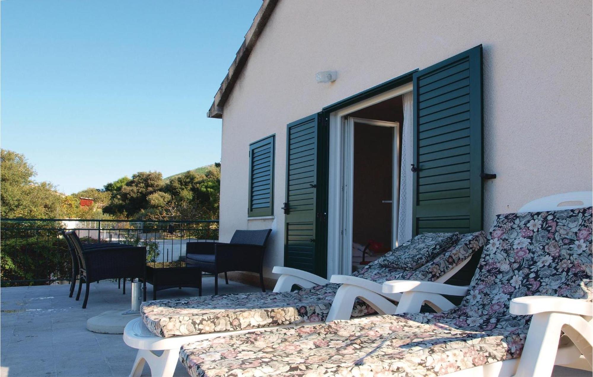 2 Bedroom Beautiful Home In Sparadici Grebaštica Exterior foto