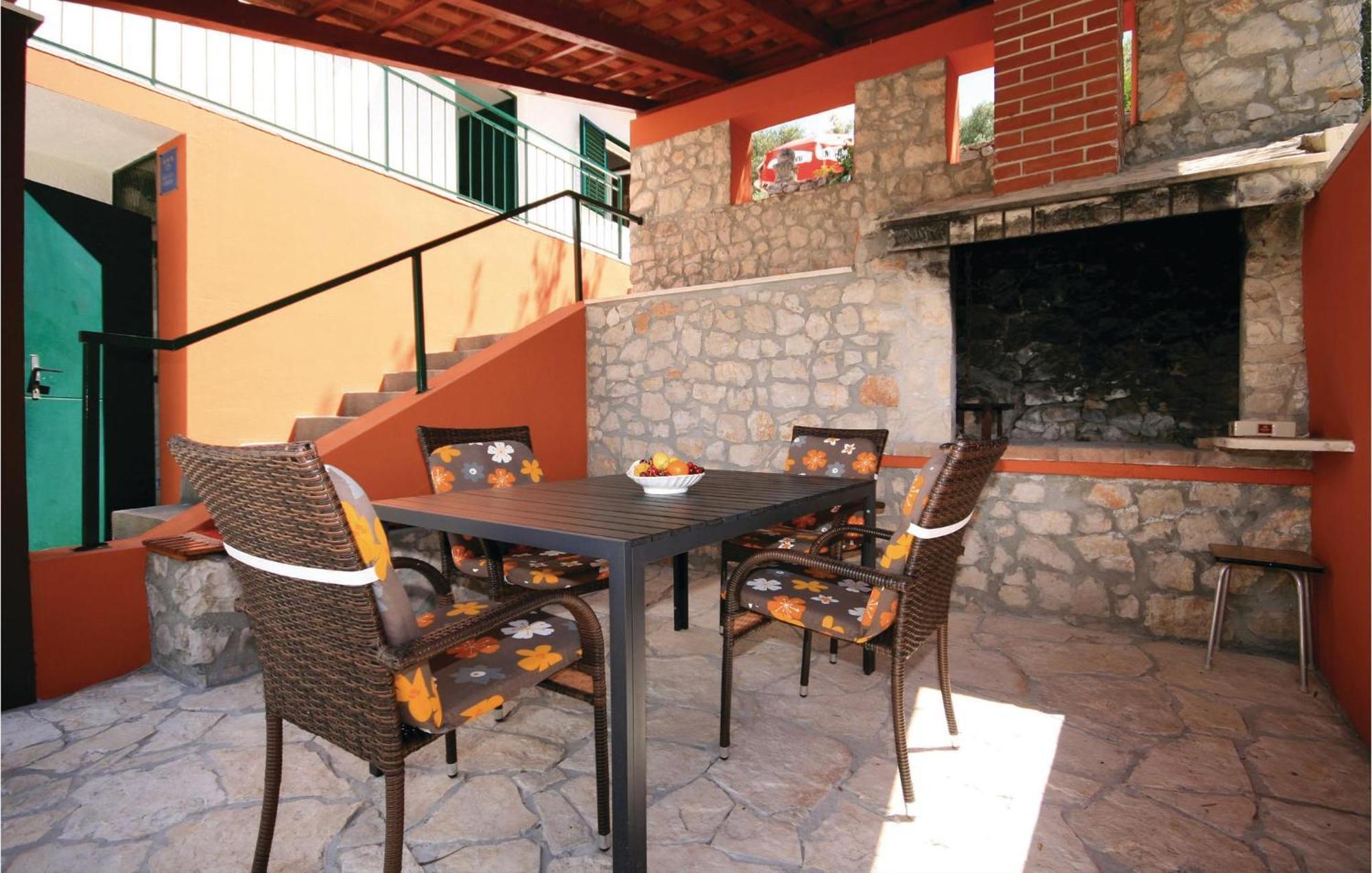2 Bedroom Beautiful Home In Sparadici Grebaštica Exterior foto